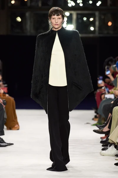 Look 3